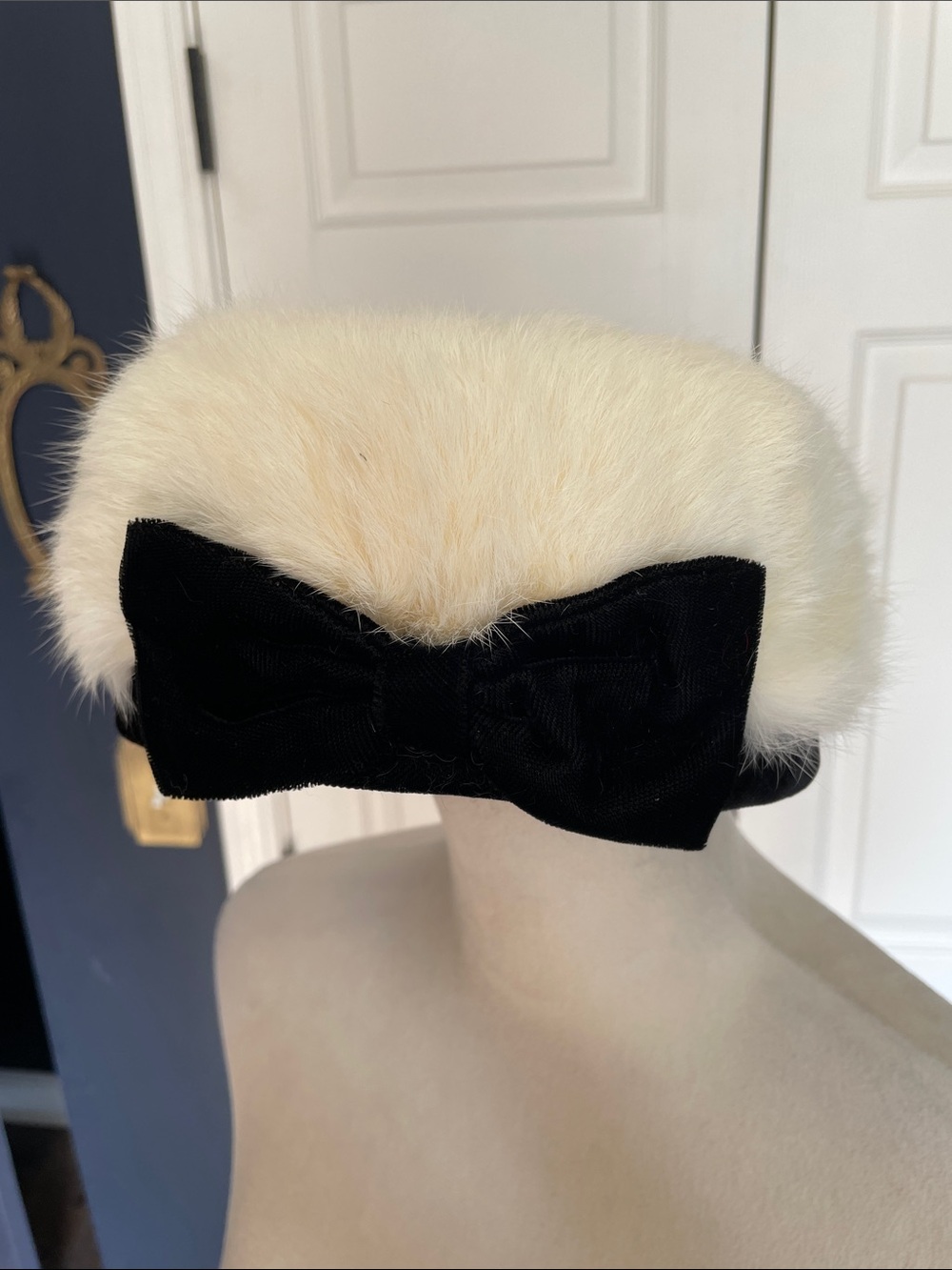 VTG MCM 1960s Womens White Rabbit Fur Black Velvet Winter Pillbox Hat